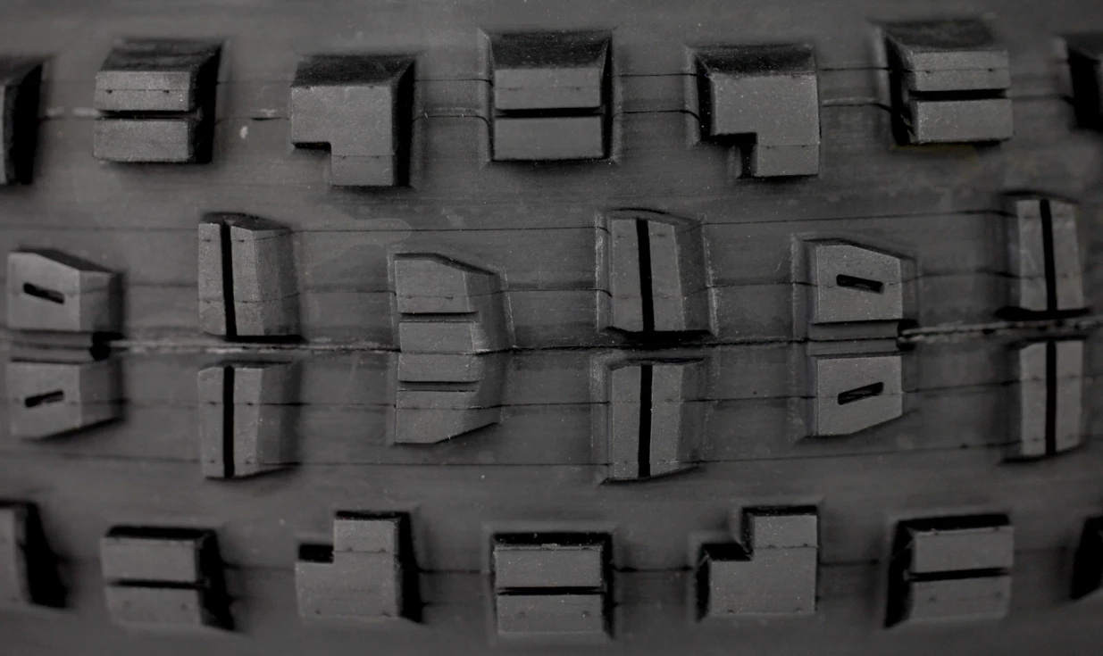 Pneu Maxxis Minion DHR II Wide Trail - EXO+ Protection - 3C Maxx Terra - Tubeless Ready 6 Pneu Maxxis Minion DHR II Wide Trail - EXO+ Protection - 3C Maxx Terra - Tubeless Ready – Image 4