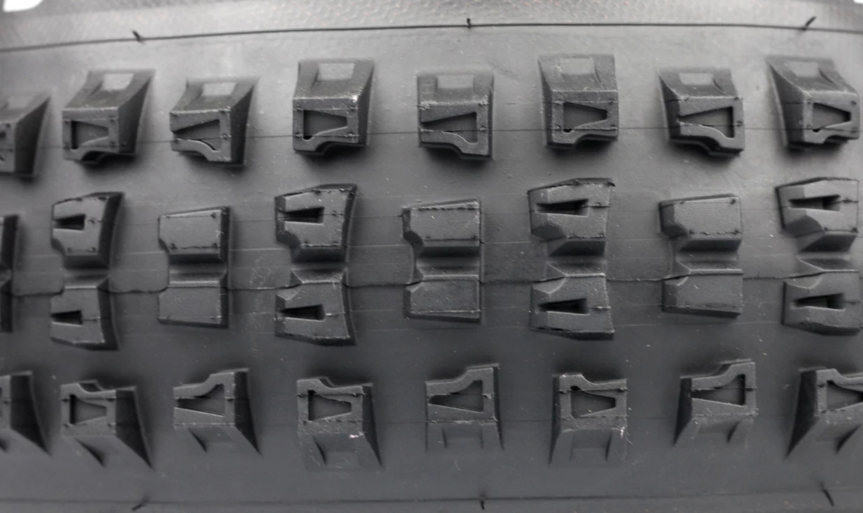 Pneu Hutchinson Griffus Racing Lab Rear 2.40 - Race Riposte Gravity - Hardskin - Tubeless Ready 7 Pneu Hutchinson Griffus Racing Lab Rear 2.40 - Race Riposte Gravity - Hardskin - Tubeless Ready – Image 5