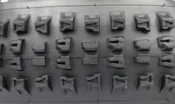 Pneu Hutchinson Griffus Racing Lab Front 2.50 - Race Riposte Gravity - Hardskin - Tubeless Ready 13 Pneu Hutchinson Griffus Racing Lab Front 2.50 - Race Riposte Gravity - Hardskin - Tubeless Ready -Pas Cher Vtt Magasin Pneu Hutchinson Griffus Racing Lab 2.40 Race Riposte Gravity Hardskin Tubeless Ready crampons 1235x735