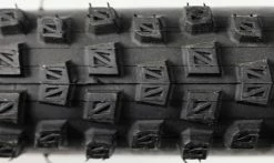 Pneu Hutchinson Iguana Loisir - 33 TPI 7 Pneu Hutchinson Iguana Loisir - 33 TPI -Pas Cher Vtt Magasin Pneu Hutchinson iguana loisir macro 1235x735