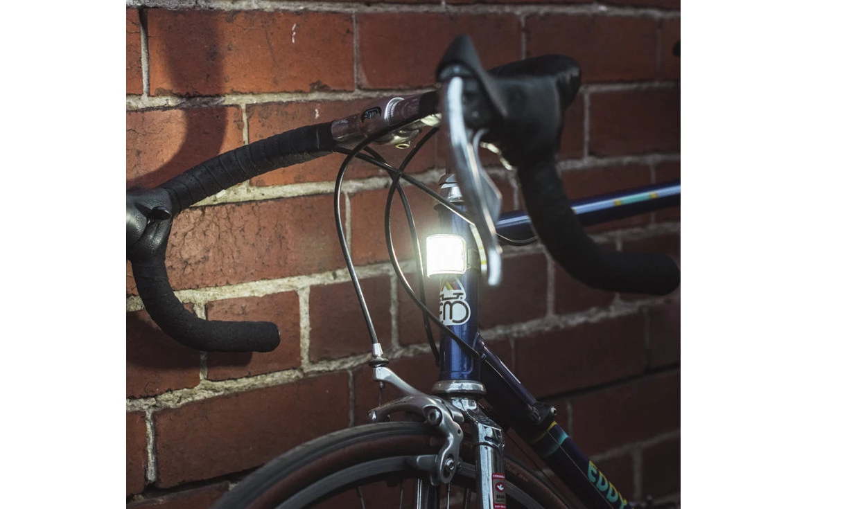 Feux Vélo Avant Et Arrière Knog Lil' Cobber 110 Et 50 Lumens 6 Feux Vélo Avant Et Arrière Knog Lil' Cobber 110 Et 50 Lumens – Image 4