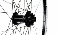 Roue Avant VTT Stan's NoTubes Arch MK3 Boost - Frein à Disque - Aluminium - Tubeless Ready -Pas Cher Vtt Magasin notube arch mk3 moyeu avant 1235x735